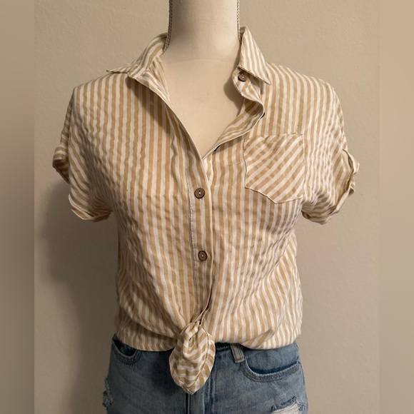 Tops - Yellow & White Striped Crop Top Button Up Tee with Tie Front Size Small
